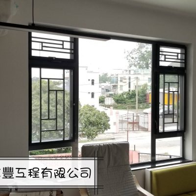 55593279_2370999359585300_265068875949801472_o